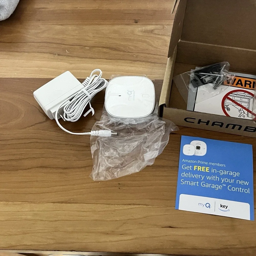 NEW Chamberlain MyQ Wireless Smart Garage Hub‎ and Controller - White